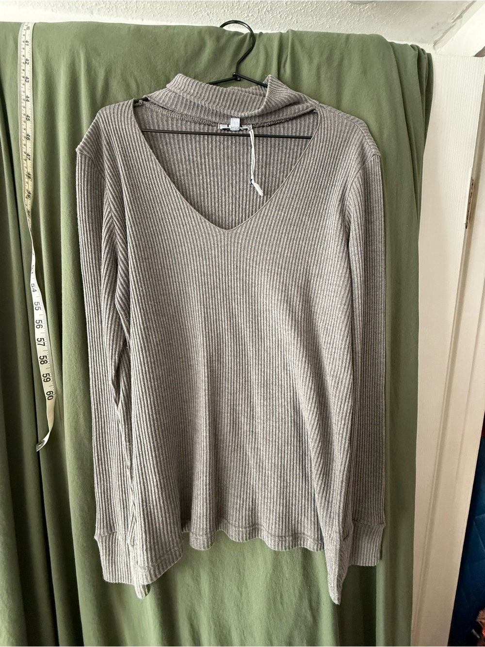 LNA Gray Ribbed V-Neck Long Sleeve Top NWOT sz L